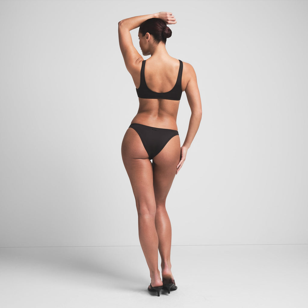 SIGNATURE SWIM PLUNGE BIKINI TOP | ONYX