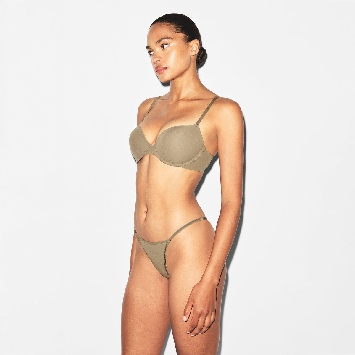 FITS EVERYBODY T-STRING THONG | TRUFFLE