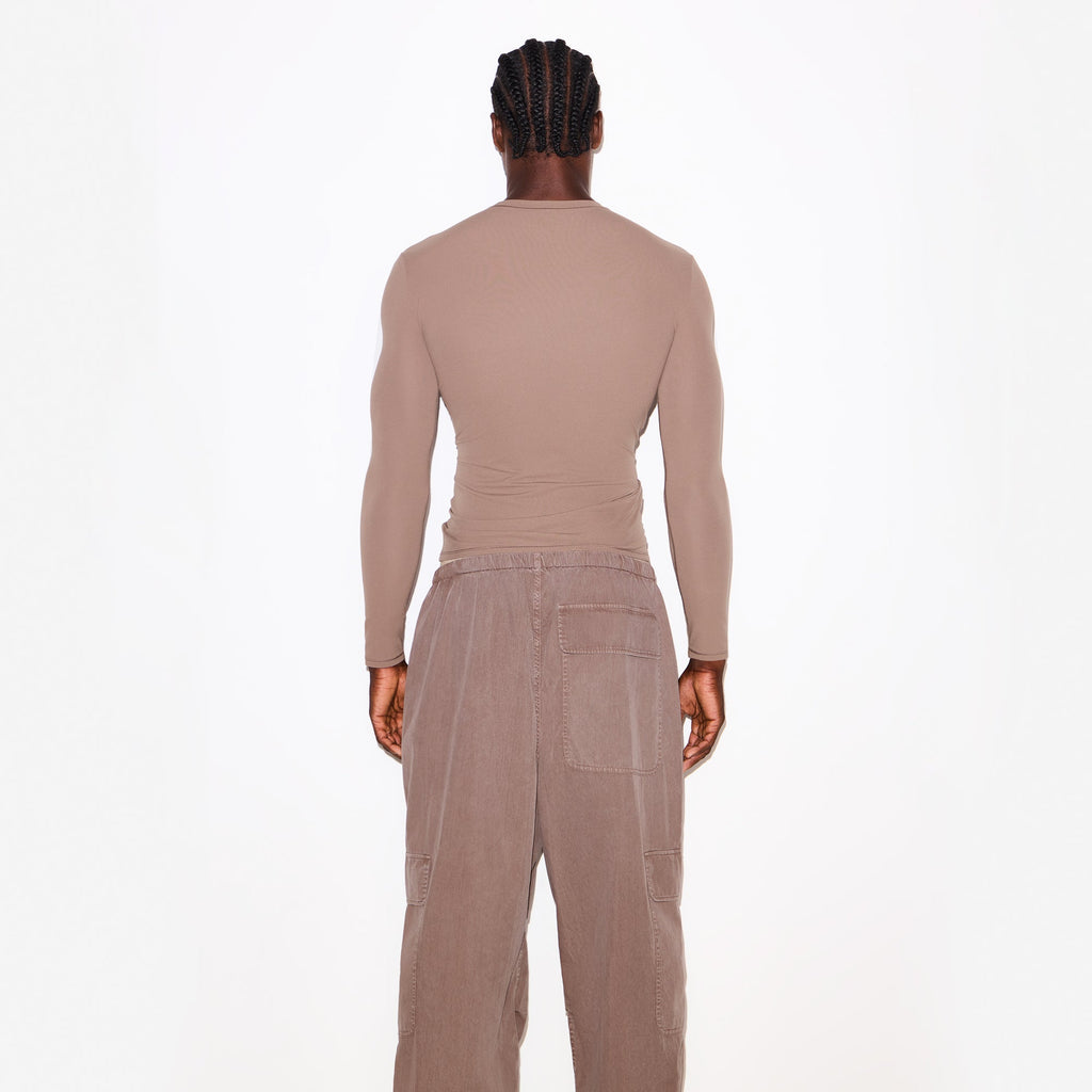 FITS EVERYBODY MENS SLIM LONG SLEEVE T-SHIRT | UMBER